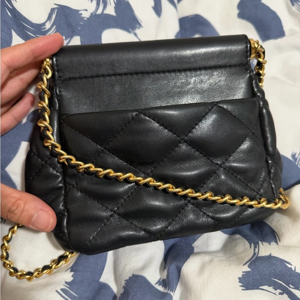 GWP CC Black Quilted Vegan Leather Drawstring Crossbody with Gold Chain and Logo - Picture 4 of 8